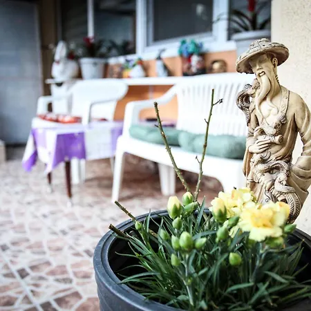 Δωμάτια σε οικογενειακή κατοικία Madi - Close To *